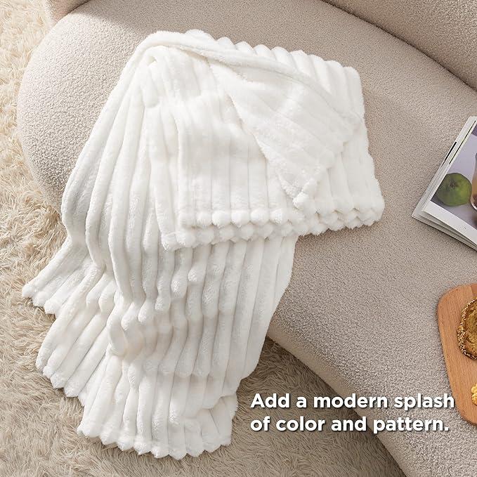 Snuggle Up in Style! ποΈβ¨ Discover the Ultimate Striped Flannel Fleece Blanket β Your Cozy Companion for Every Season! ππ§£