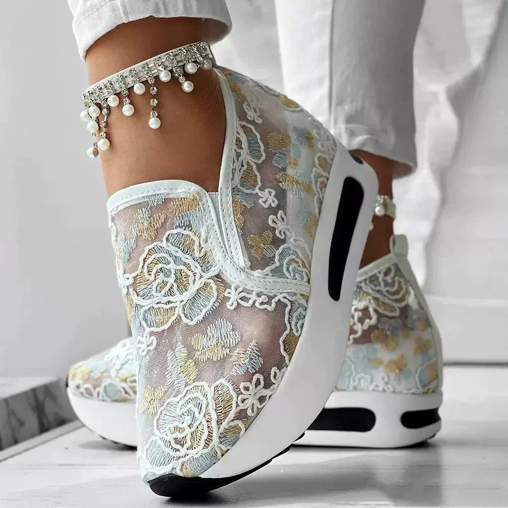 Summery mesh embroidery loafers