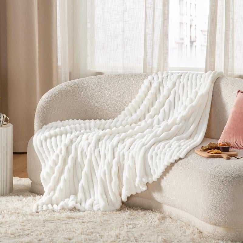 Snuggle Up in Style! ποΈβ¨ Discover the Ultimate Striped Flannel Fleece Blanket β Your Cozy Companion for Every Season! ππ§£