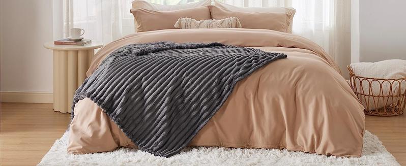 Snuggle Up in Style! ποΈβ¨ Discover the Ultimate Striped Flannel Fleece Blanket β Your Cozy Companion for Every Season! ππ§£