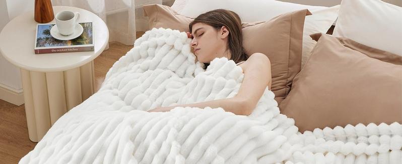 Snuggle Up in Style! ποΈβ¨ Discover the Ultimate Striped Flannel Fleece Blanket β Your Cozy Companion for Every Season! ππ§£